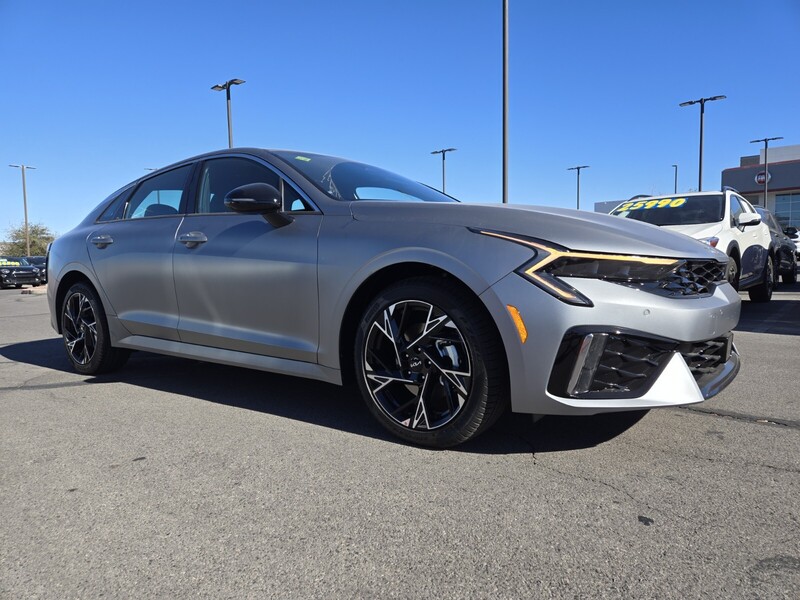 2025 Kia K5 GT-Line photo 2