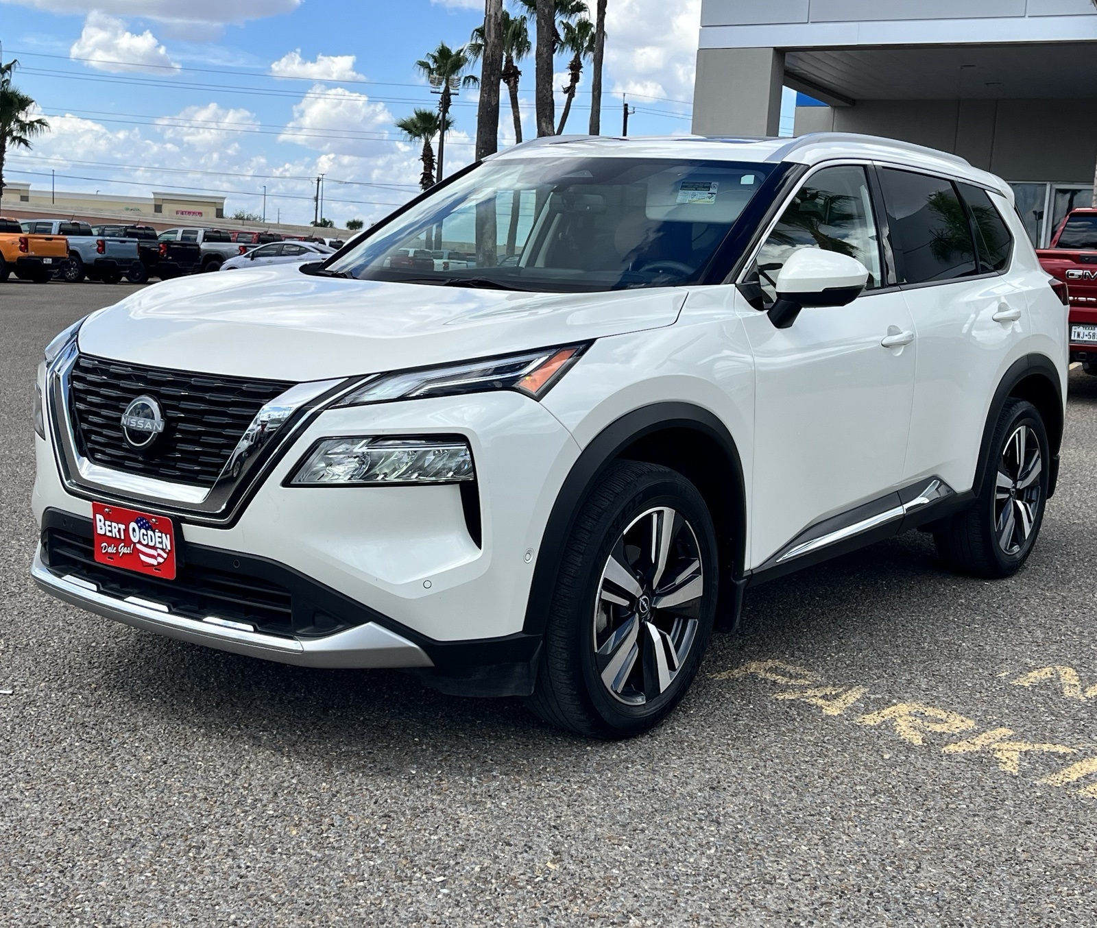 2023 Nissan Rogue Platinum photo 3