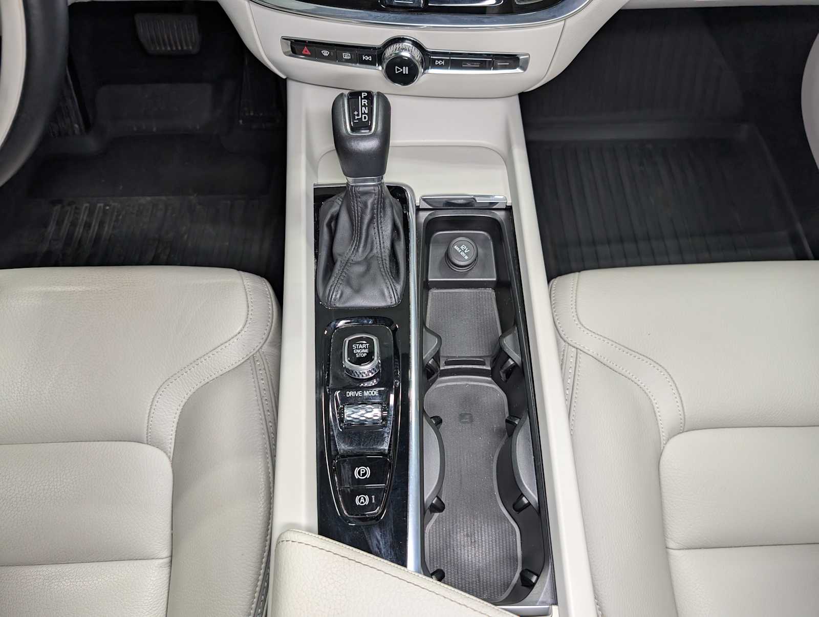 2020 Volvo V60 Cross Country photo 19