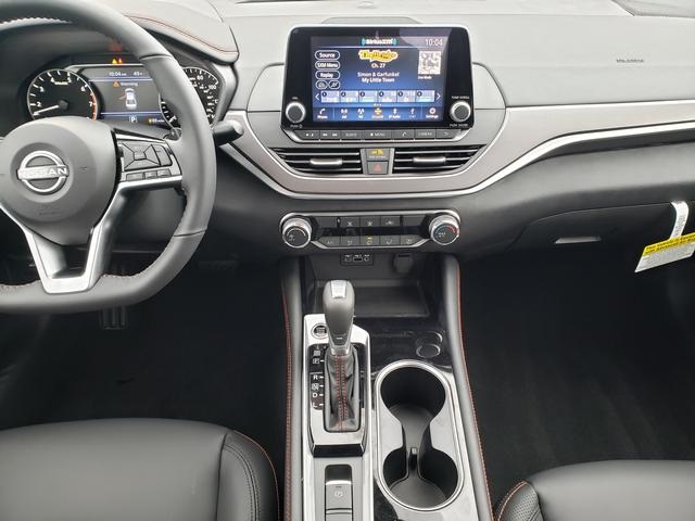 2025 Nissan Altima SR photo 11