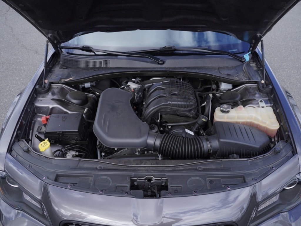 2023 Chrysler 300 Touring photo 3