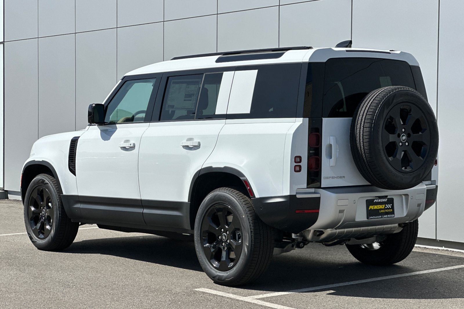 2025 Land Rover Defender 110 S photo 3