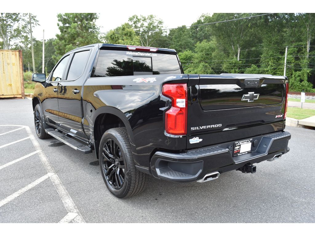 2025 Chevrolet Silverado 1500 RST photo 2