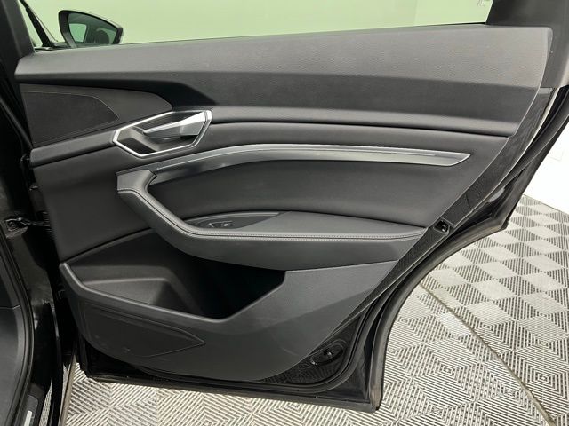 2023 Audi e-tron Premium photo 22