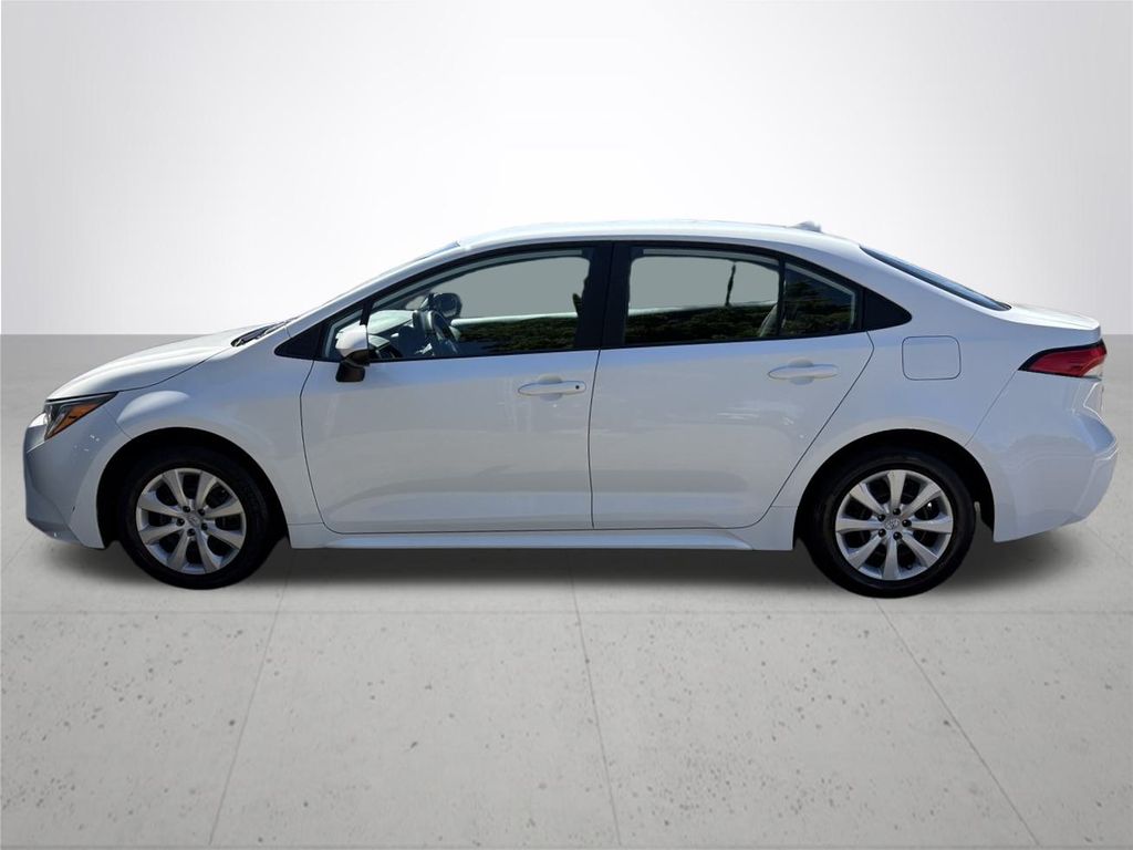 2022 Toyota Corolla LE photo 11