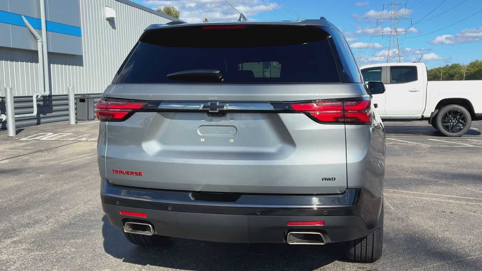 2023 Chevrolet Traverse Premier photo 2