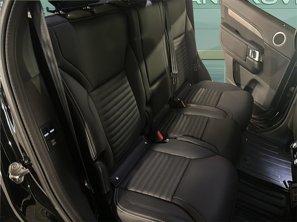 2025 Land Rover Discovery SE photo 6