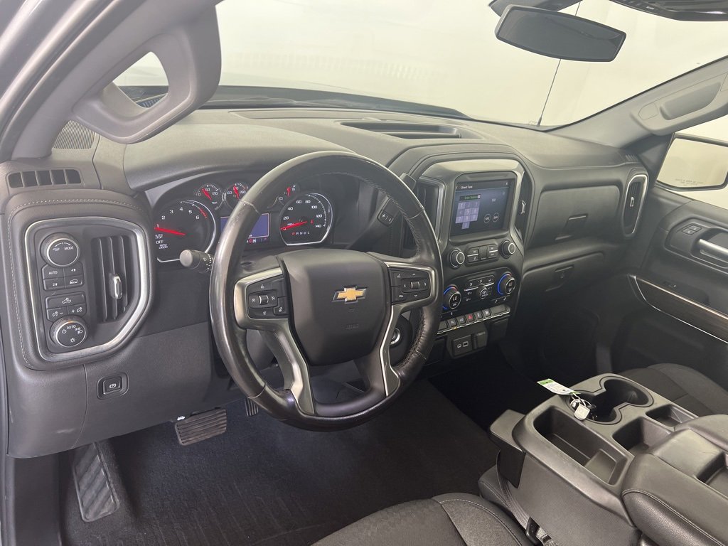 2021 Chevrolet Silverado 1500 LT photo 3