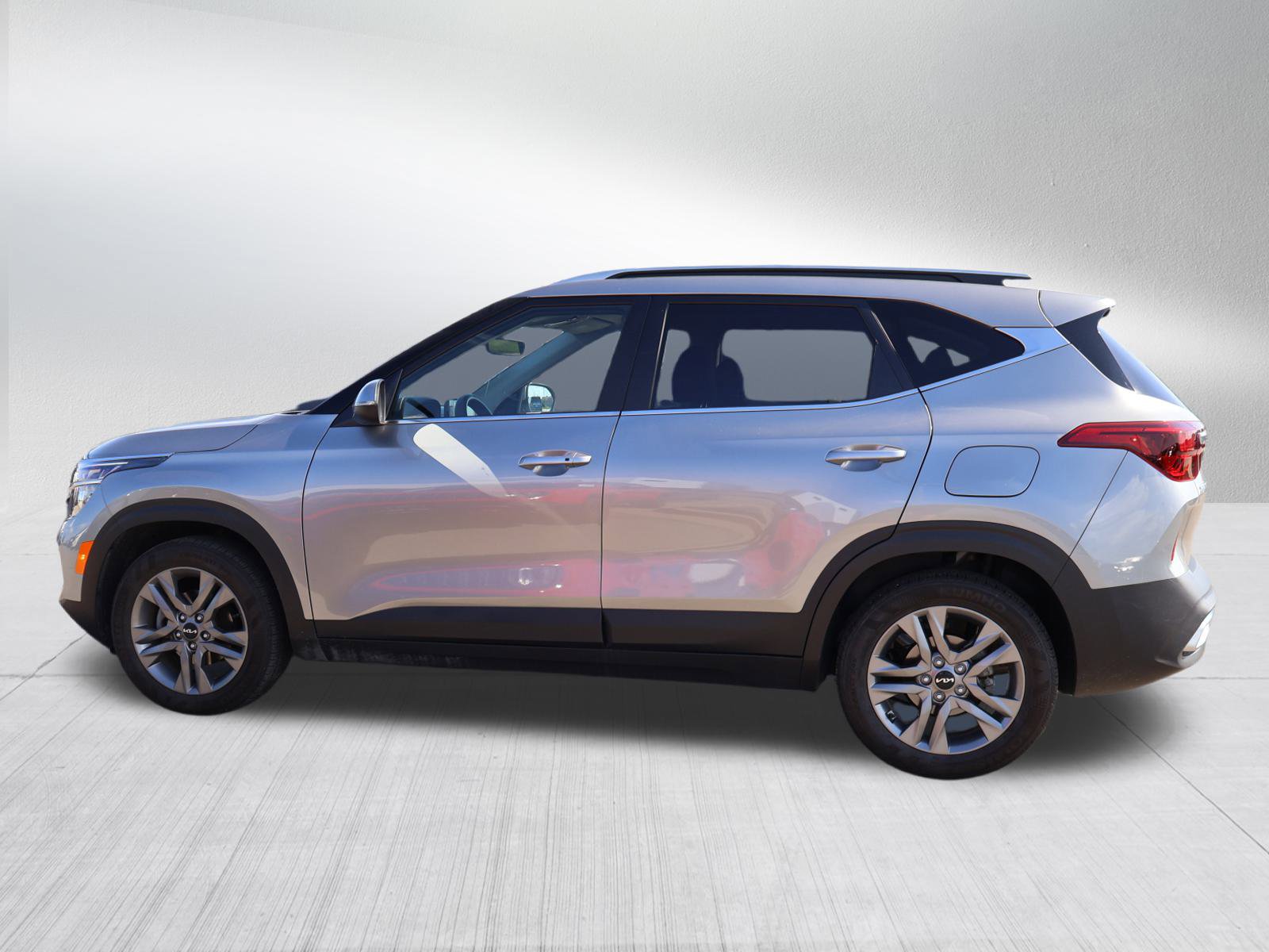 2023 Kia Seltos S photo 3
