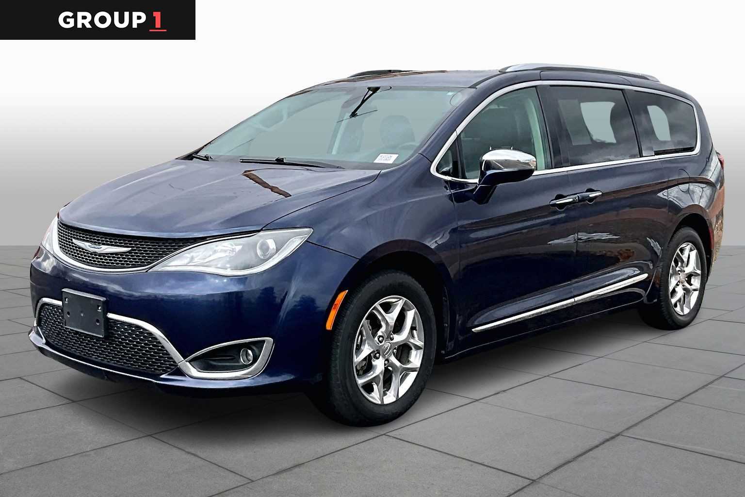 2018 Chrysler Pacifica Limited's photo