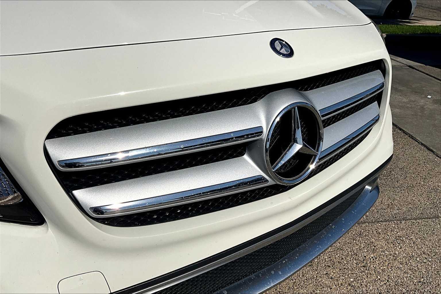 2017 Mercedes Benz GLA 250 photo 28