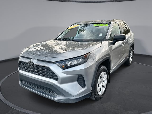 2021 Toyota RAV4 LE's photo