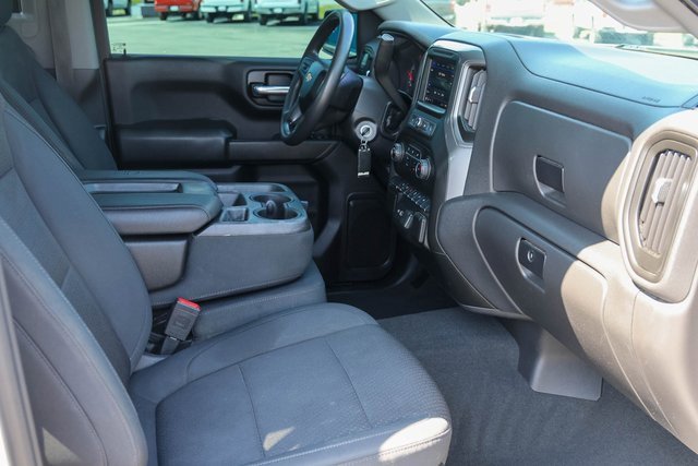 Used 2021 Silver Ice Metallic Chevrolet Custom image 13