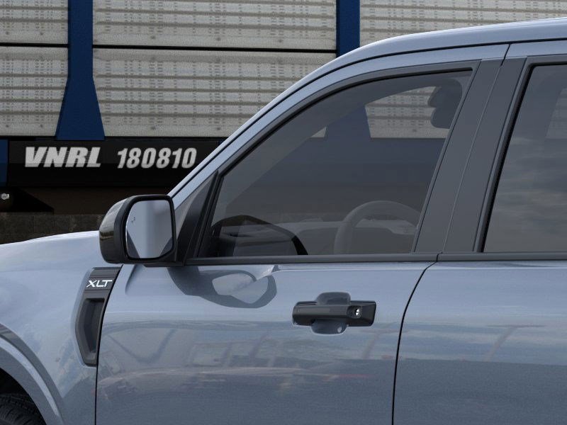2025 Ford Maverick XLT photo 2