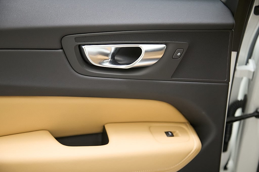 2025 VOLVO XC60 - Image 20