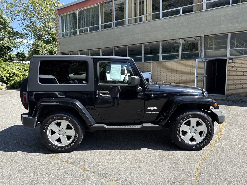 2010 Jeep Wrangler Sahara photo 3