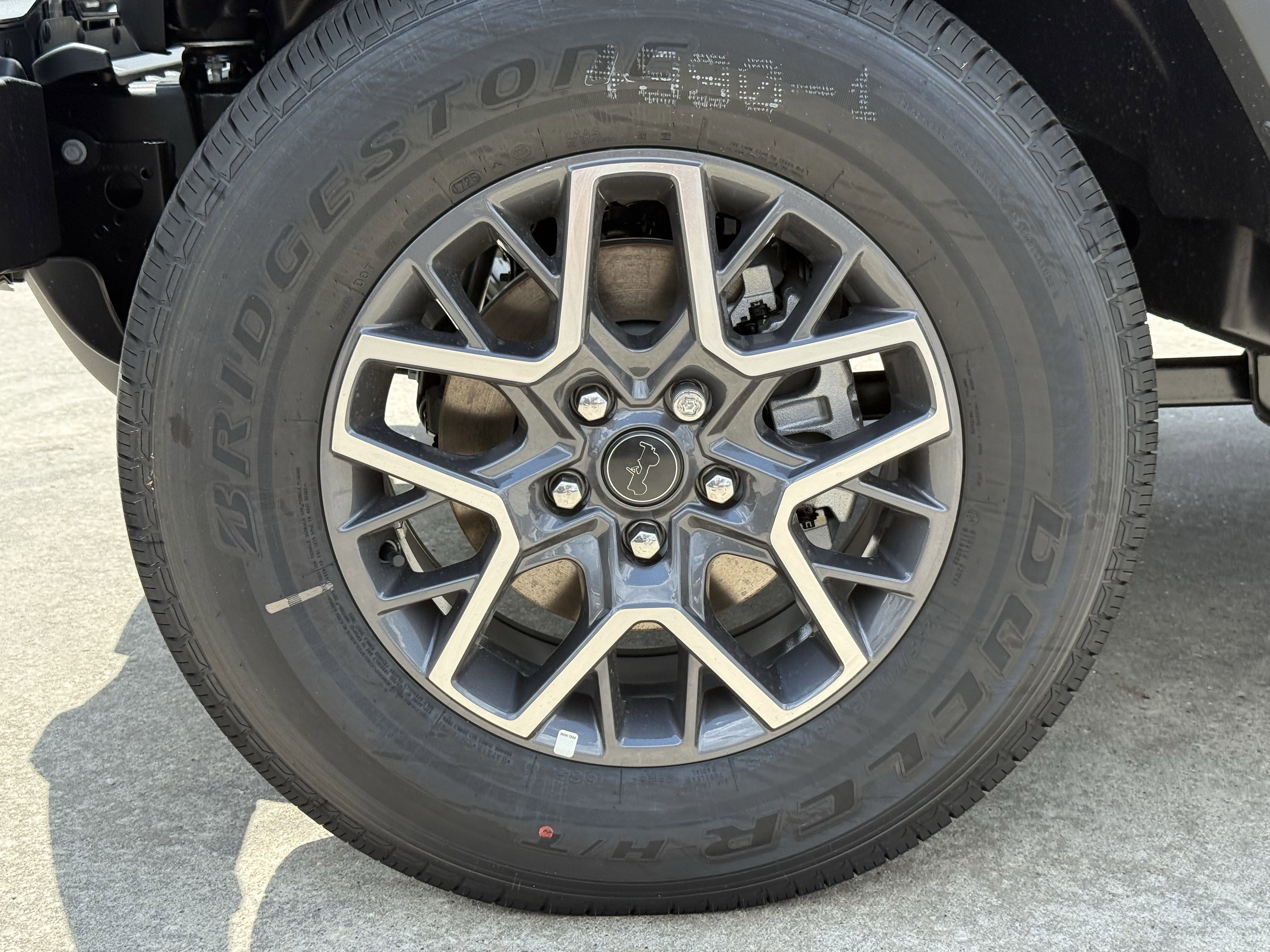 2025 Jeep Wrangler Sahara photo 4