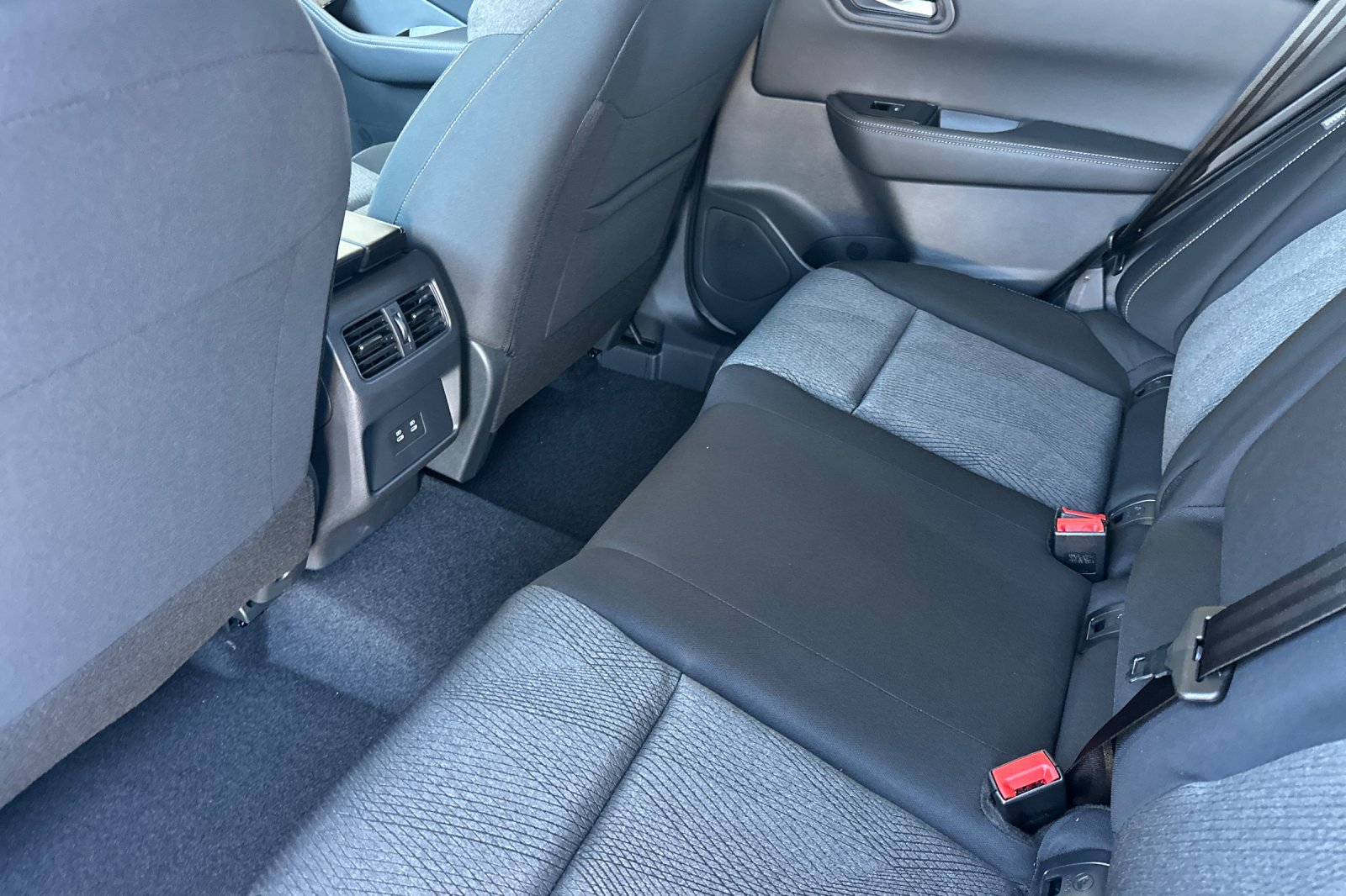 2026 Nissan Rogue SV photo 10