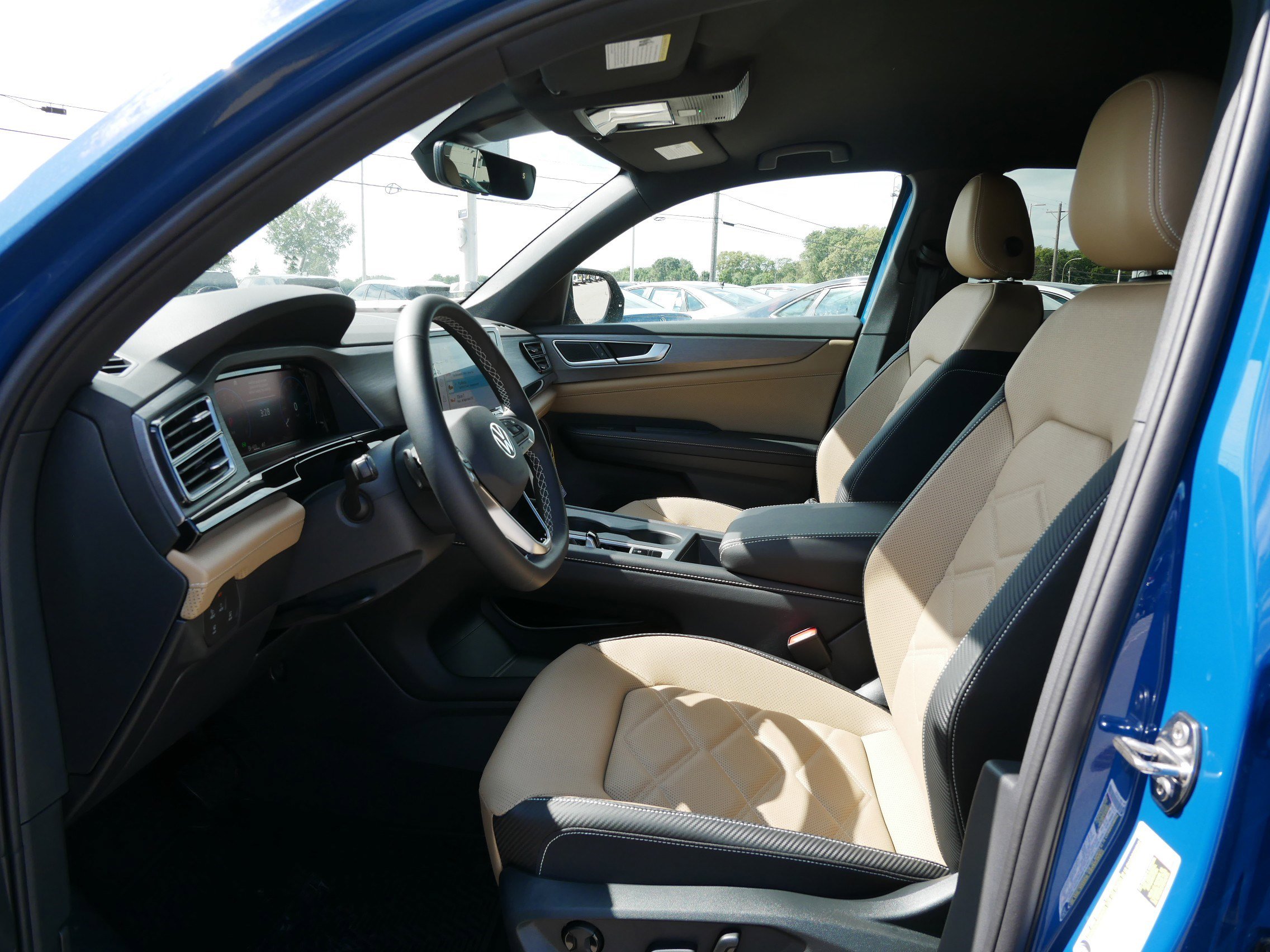 2025 Volkswagen Atlas Cross Sport SE photo 3