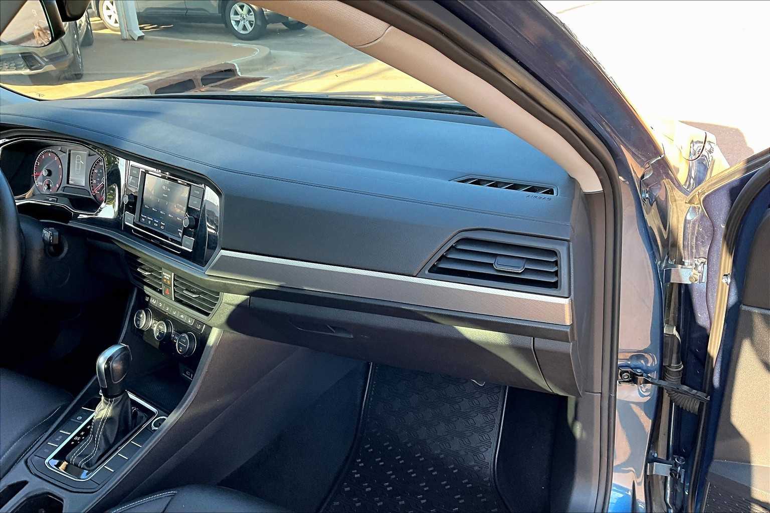 2021 Volkswagen Jetta SE photo 16