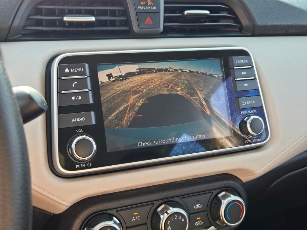 2022 Nissan Versa 1.6 SV photo 21