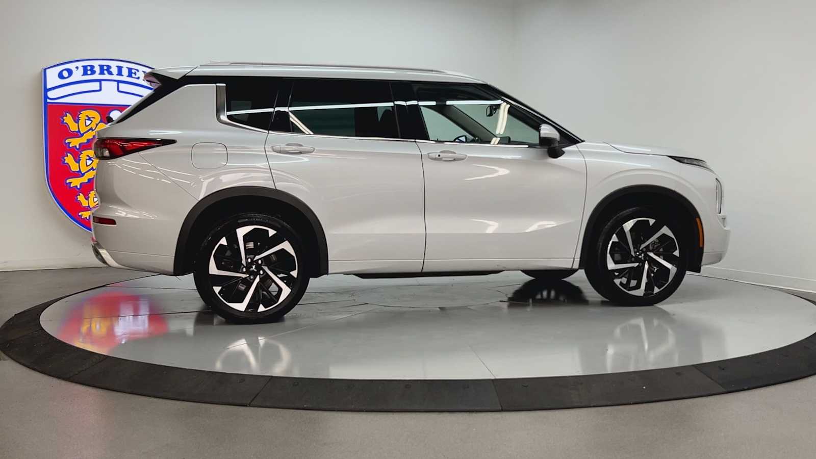 2023 Mitsubishi Outlander SEL photo 4