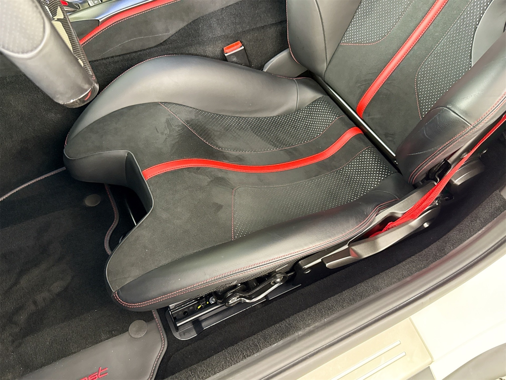 2020 Ferrari 812 Superfast Base photo 16