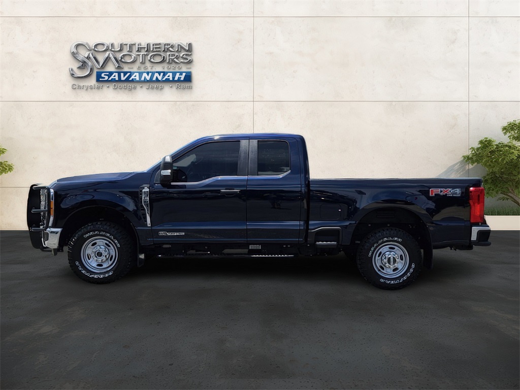 2023 Ford F-350 XL photo 2