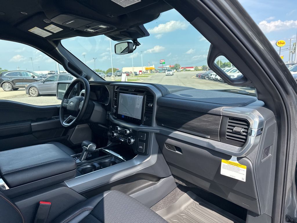 2025 Ford F-150 Lariat photo 23