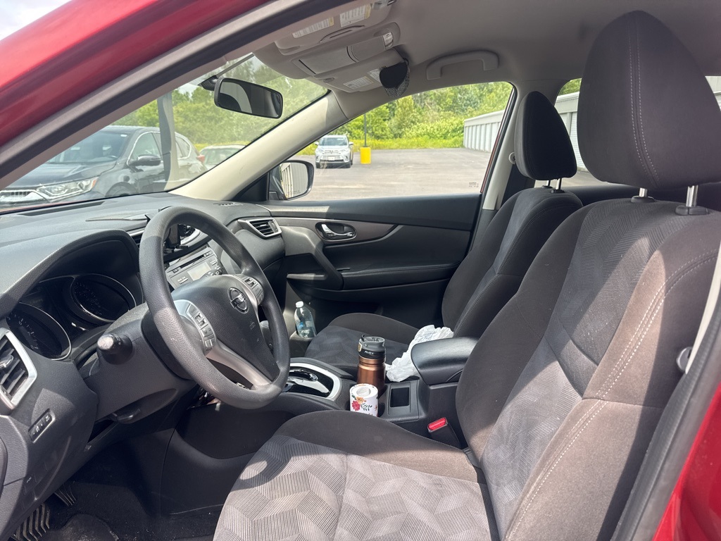 2015 Nissan Rogue SV photo 11