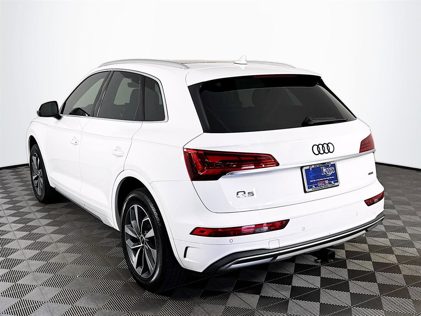 2021 Audi Q5 45 Premium photo 3
