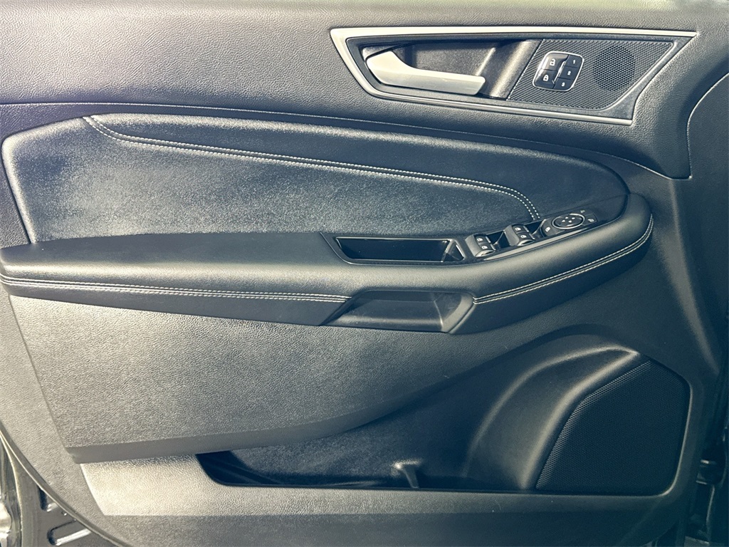 2018 Ford Edge Titanium photo 22