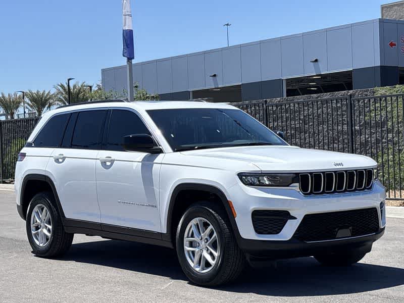 2025 Jeep Grand Cherokee Laredo X photo 2