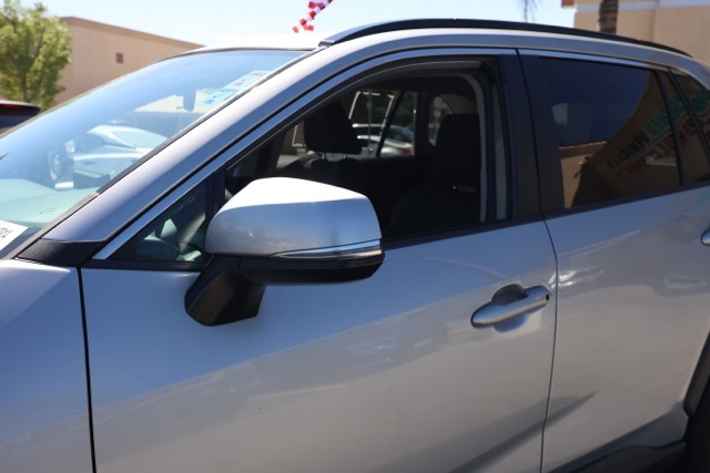 2022 Toyota RAV4 XLE photo 10