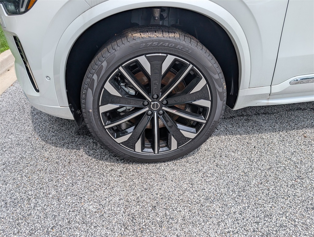 2025 Volvo XC90 T8 photo 2