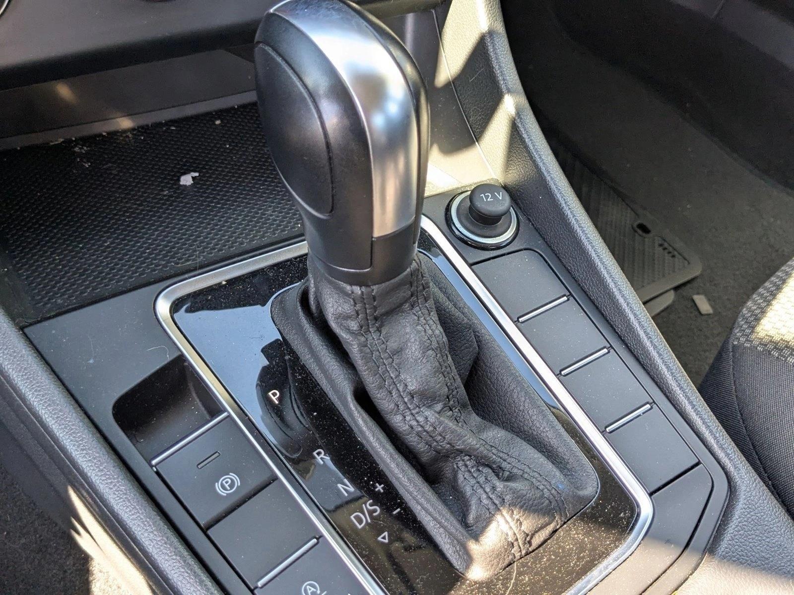 2019 Volkswagen Jetta SE R-Line photo 11