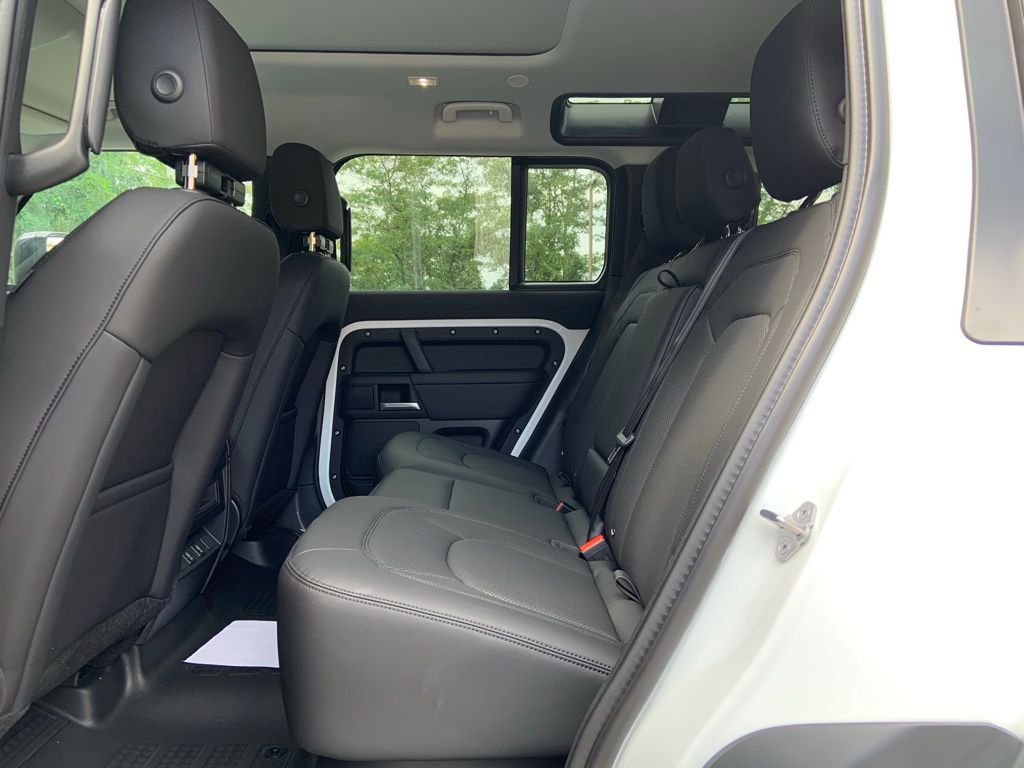 2026 Land Rover Defender 110 S photo 13