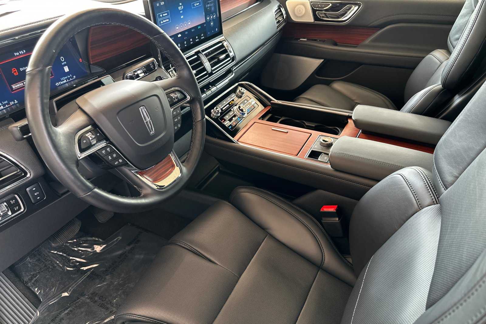 2024 Lincoln Navigator L Reserve photo 9