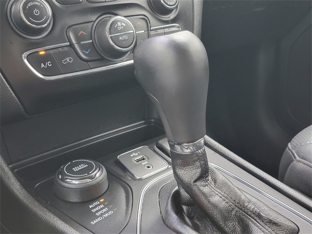 2021 Jeep Cherokee Latitude Lux photo 25