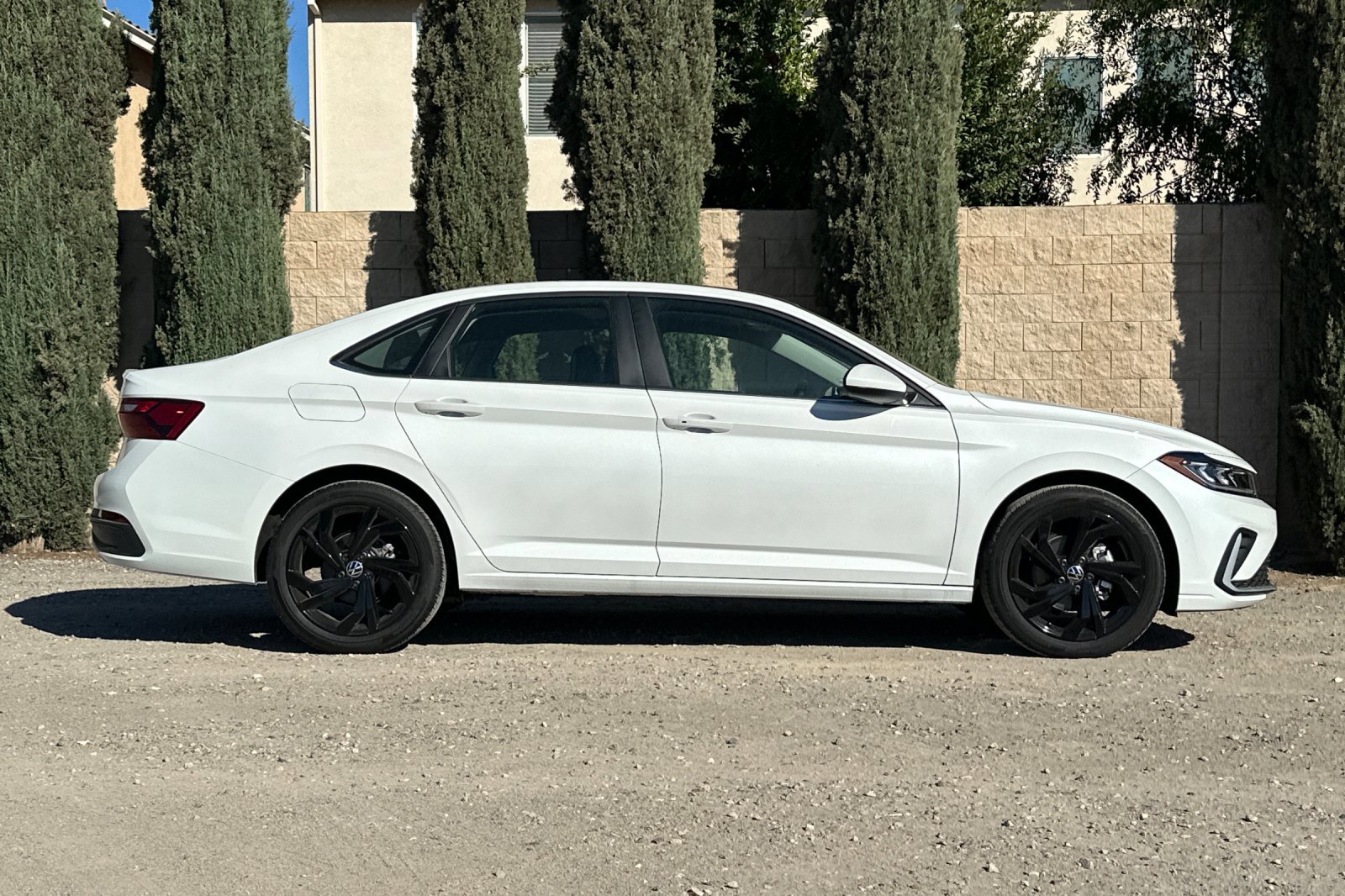 2025 Volkswagen Jetta SE photo 3