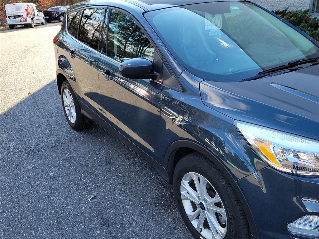 2019 Ford Escape SE photo 2