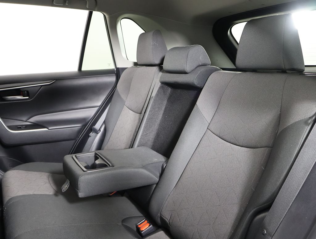 2024 Toyota RAV4 XLE photo 13