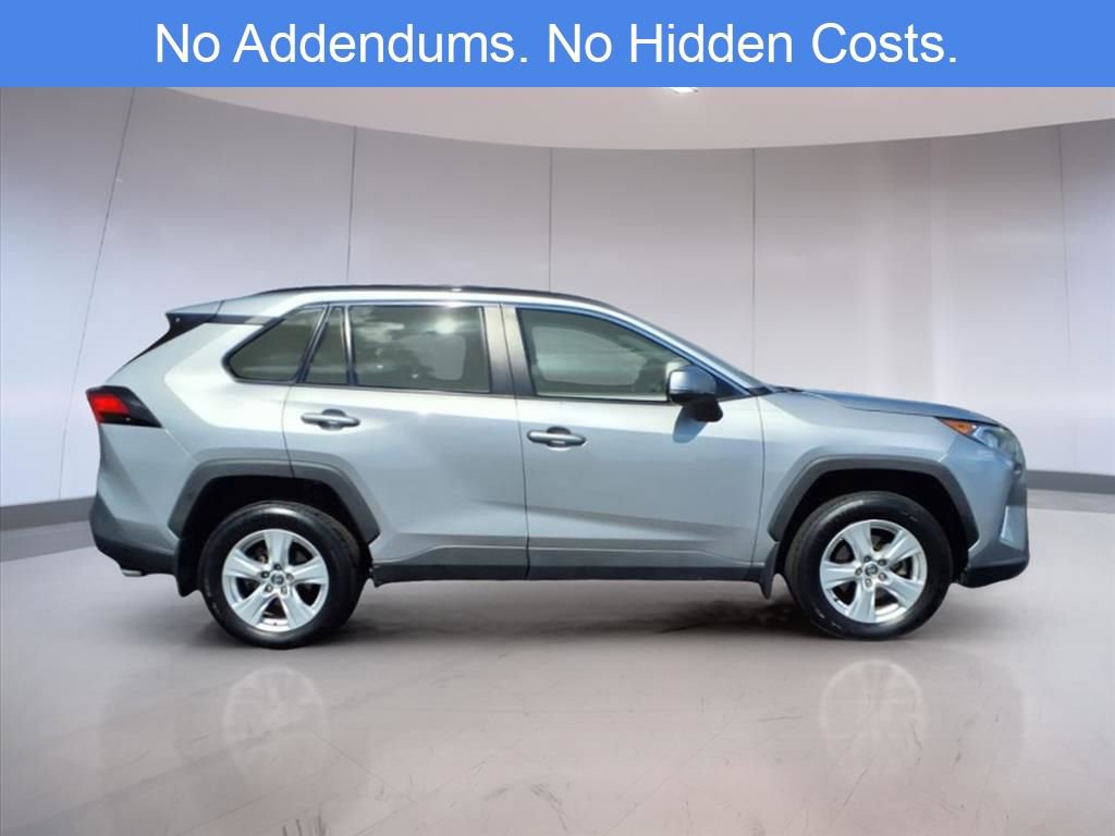 2020 Toyota RAV4 XLE photo 6