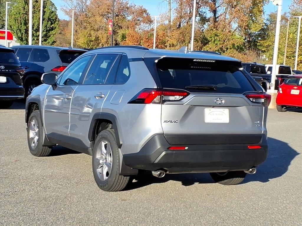 2025 Toyota RAV4 XLE photo 3