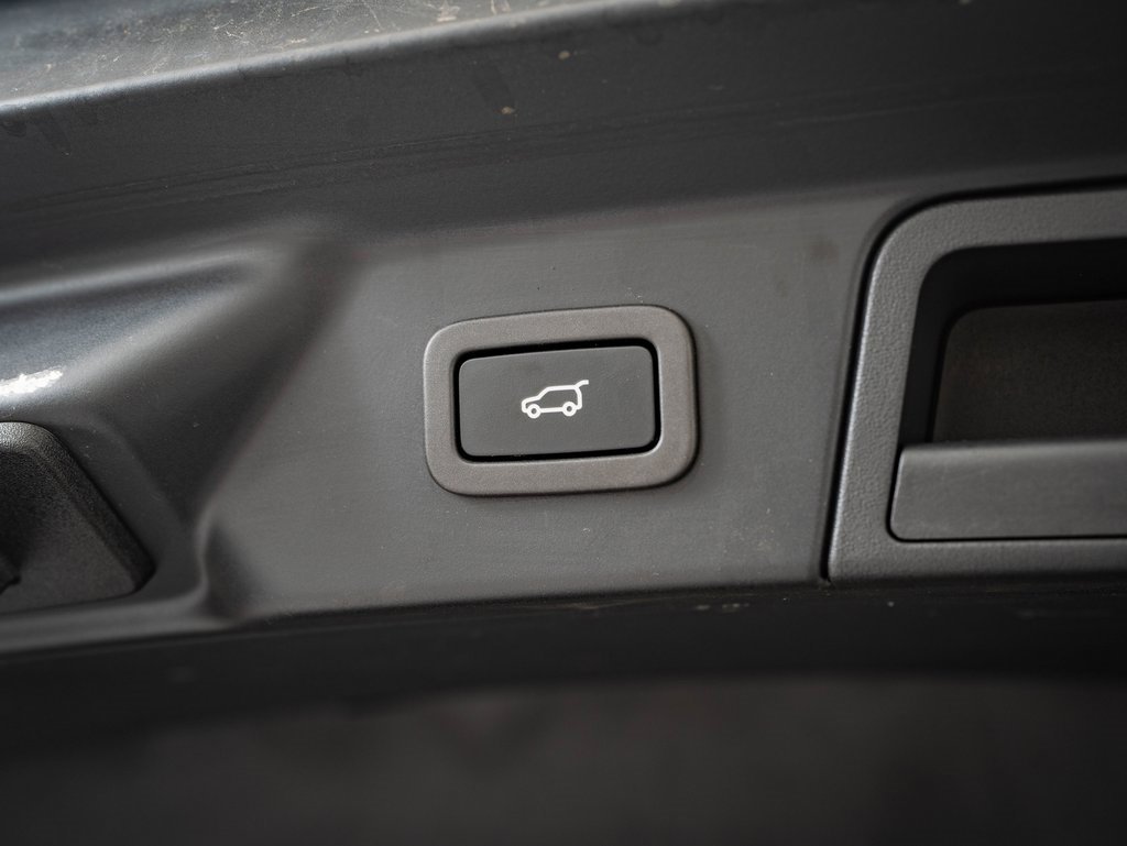 2022 Land Rover Range Rover Velar S photo 18