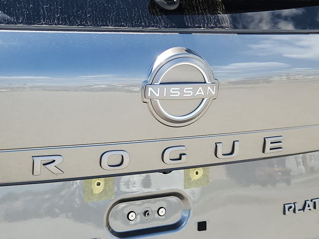 2026 Nissan Rogue Platinum photo 18