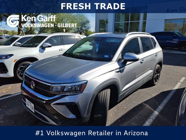 2023 Volkswagen Taos SE's photo