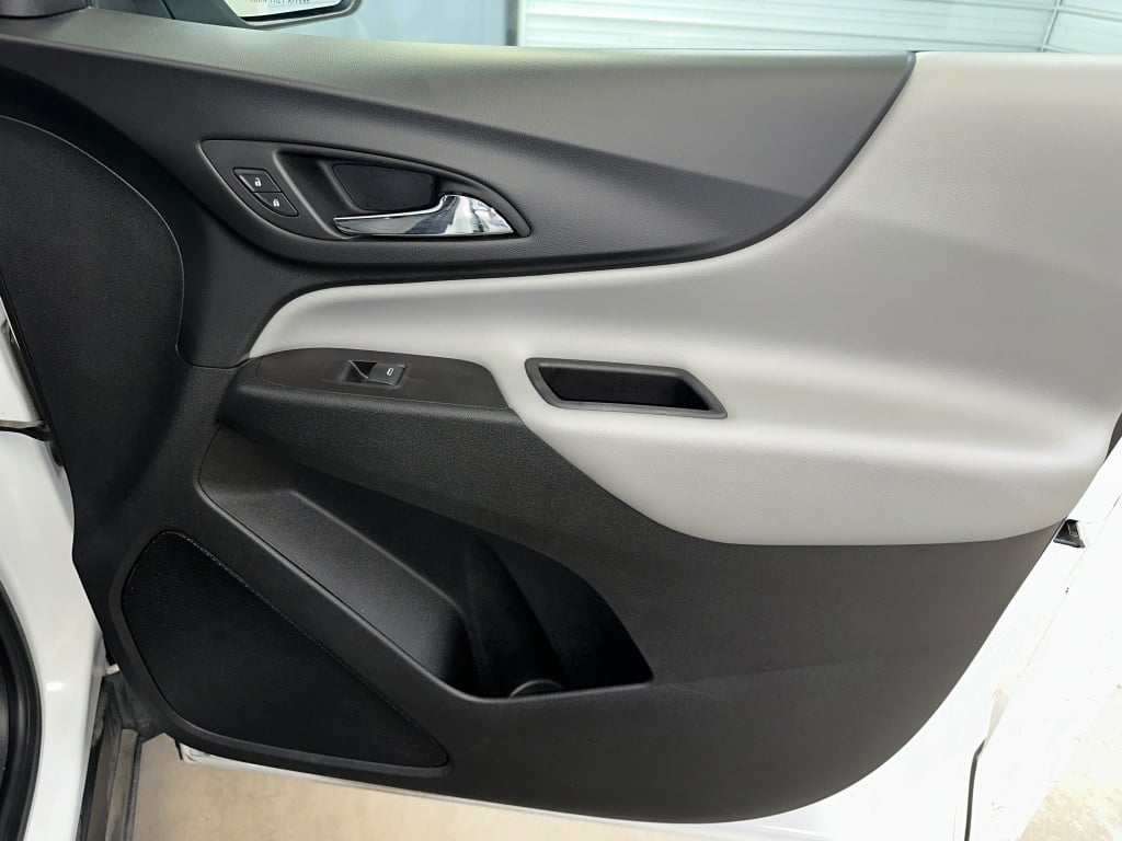 2020 Chevrolet Equinox LS photo 24