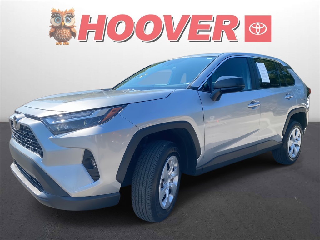 2025 Toyota RAV4 LE photo 4