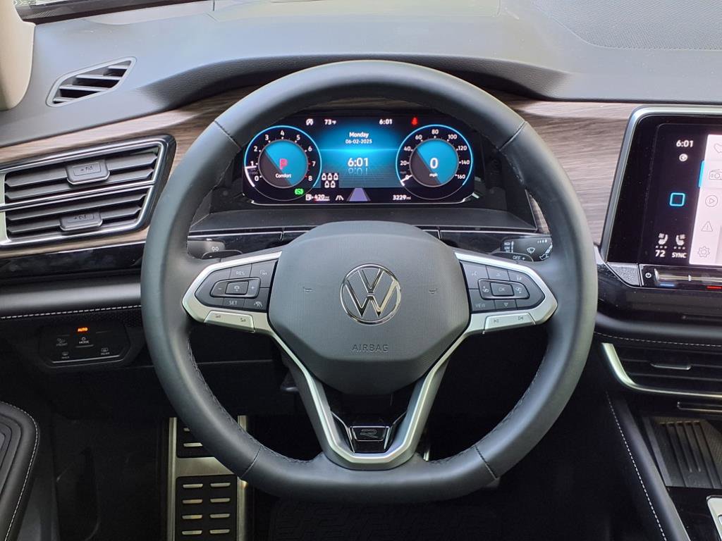 2025 Volkswagen Atlas SEL Premium R-Line photo 10